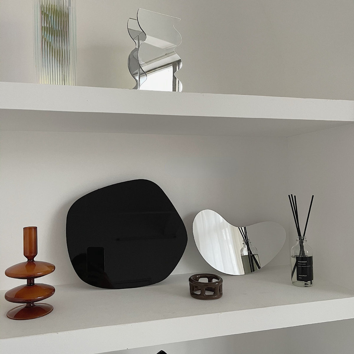 Additional view of the pebble shape acrylic footed tray.